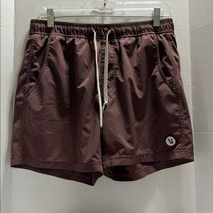 Vuori Shorts mauve color size medium